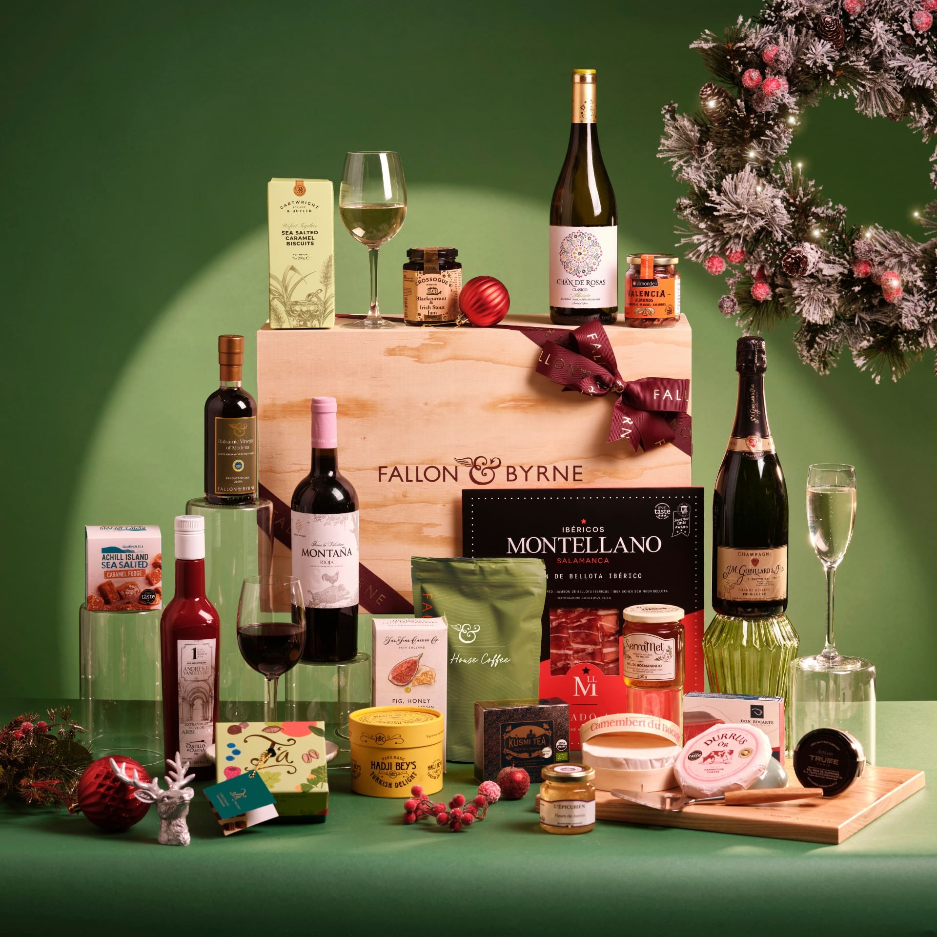 Ultimate Gourmet Hamper - a luxurious hamper filled with wine, cheese and artisan foods from our exceptional selection of gourmet hampers, the perfect christmas hamper too!